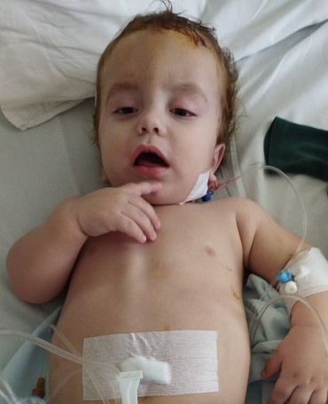 Un copil de doar trei ani este grav bolnav: Are nevoie urgentă de o intervenție