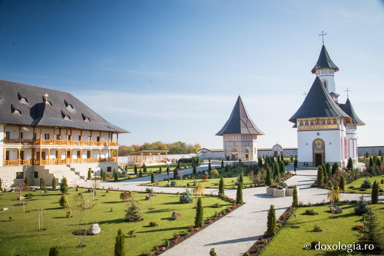 Sărbătoare la Mănăstirea Zosin: Preasfințitul Părinte Nichifor Botoșăneanul va sluji de Izvorul Tămăduirii