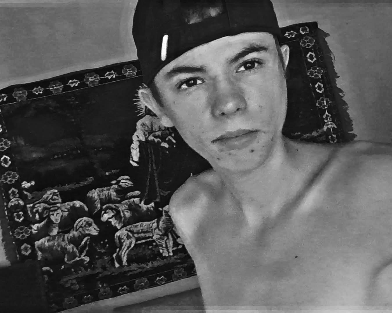 Adolescentul din Botoșani resuscitat pe marginea unui râu a murit la spital: Drum lin către stele, copil bun!