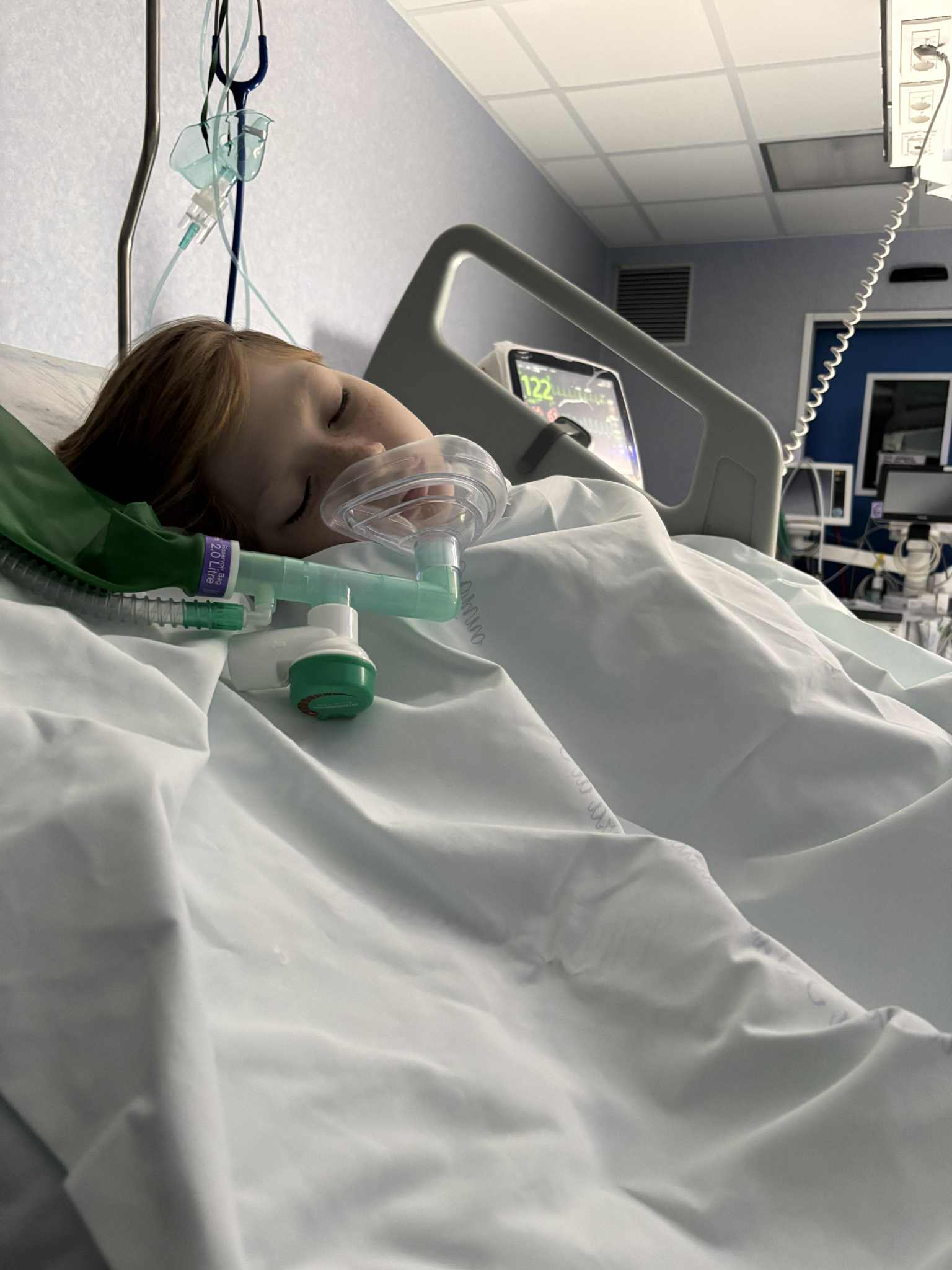 Micuța Laura are din nou nevoie de ajutor! Boala a recidivat, iar familia ei trece prin clipe de coșmar