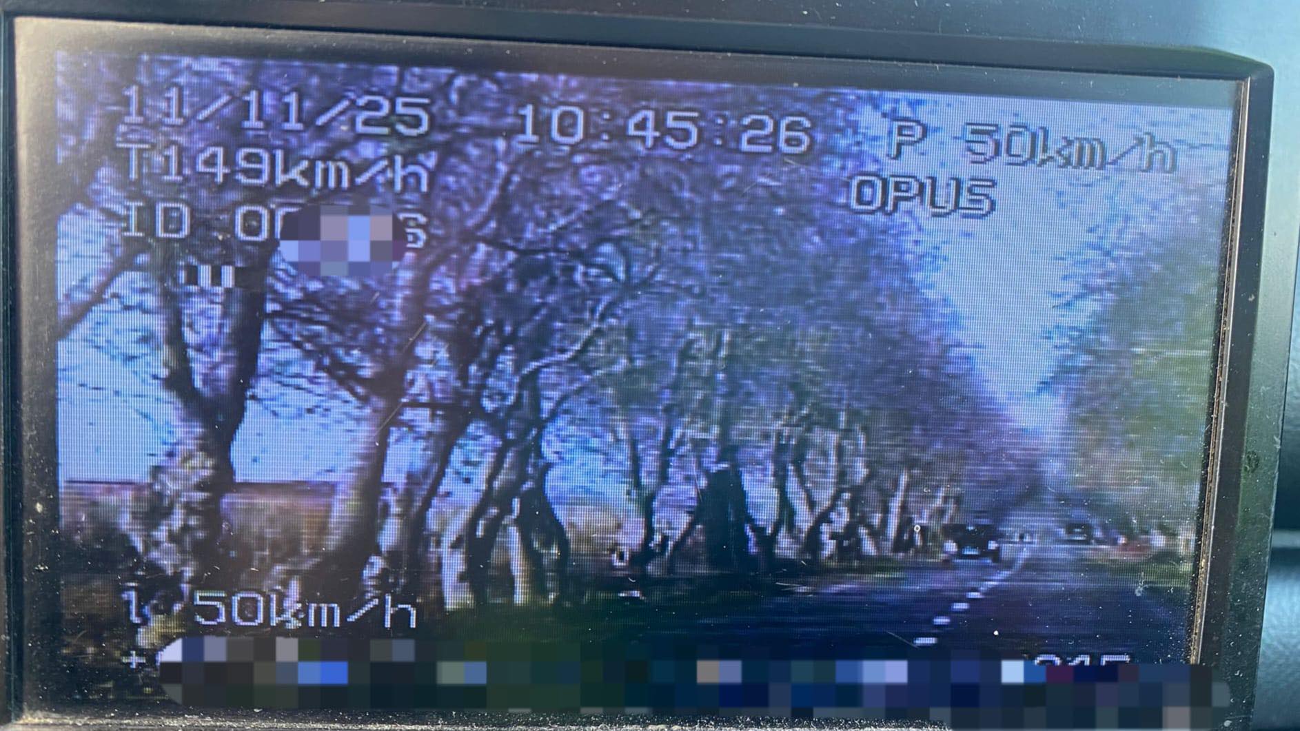 Șofer începător prins gonind cu 150 de km/h, PATRU luni fără permis și amendă uriașă