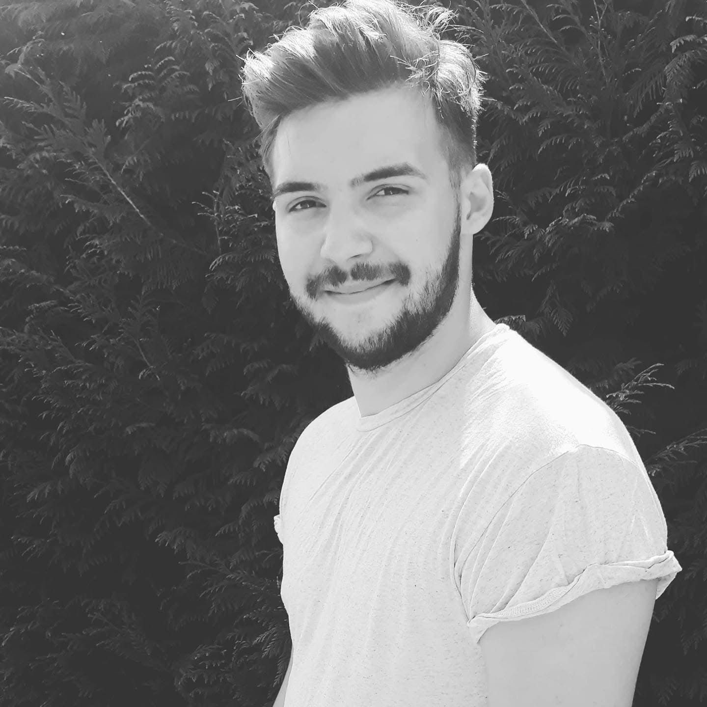 Tânăr în scaun cu rotile ucis de o fostă judecătoare cu BMW care a încurcat frâna cu accelerația