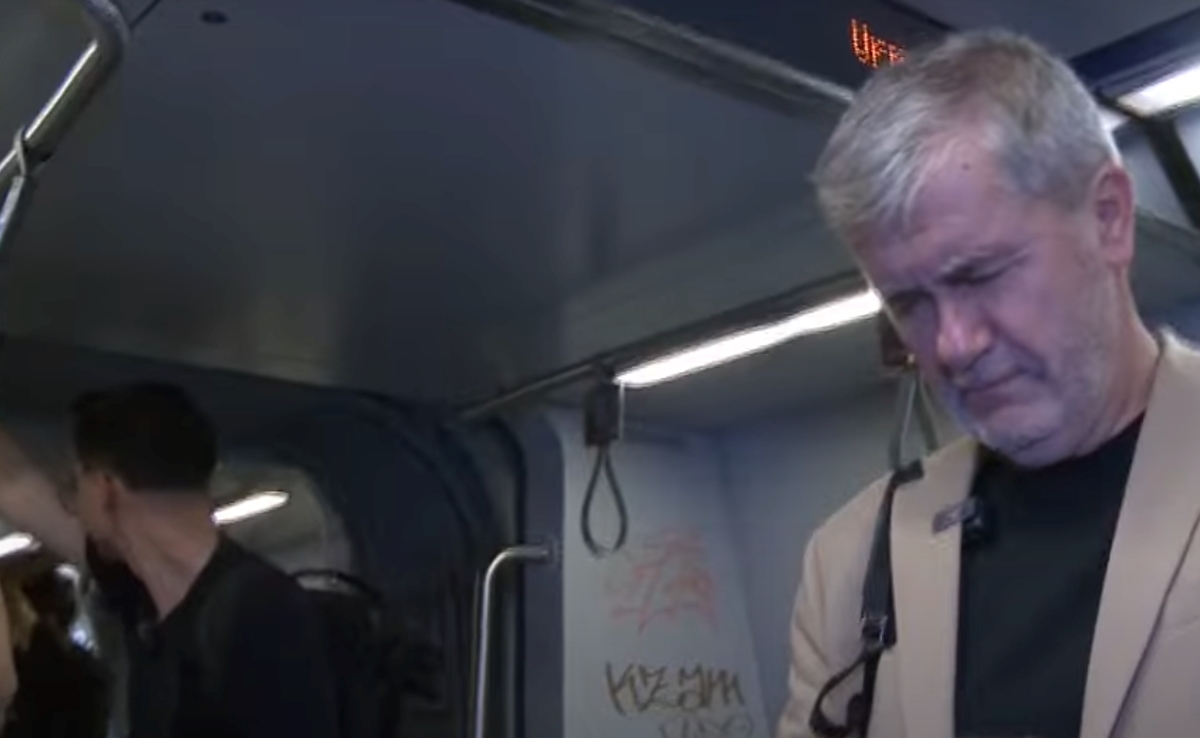 E pe bune: Iftime filmat în timp ce se deplasa cu metroul în București
