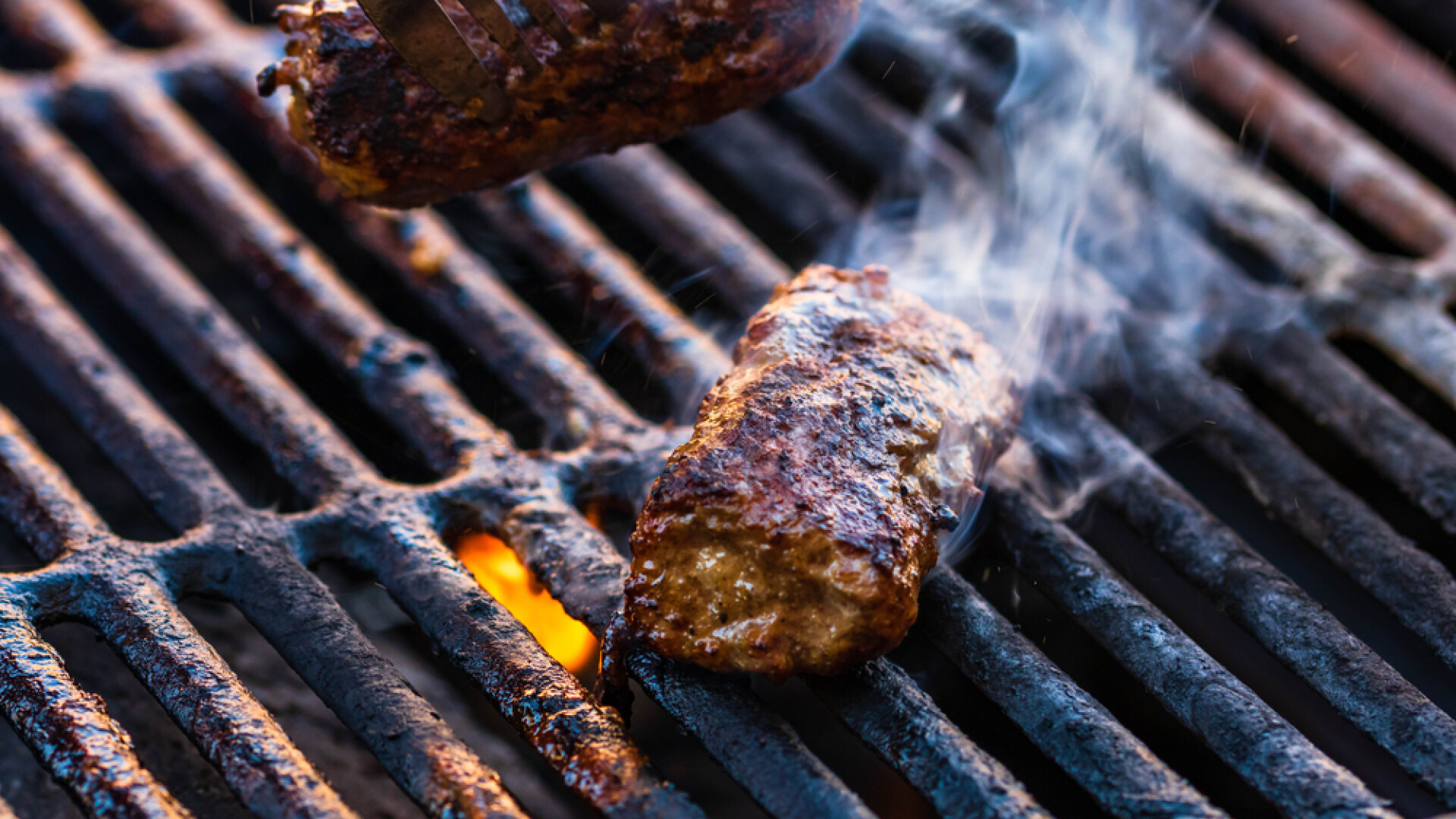 Grătar în fața blocului, botoșănean amendat cu 1.000 de lei