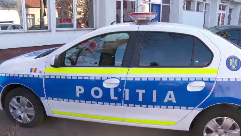 Țigări de contrabandă descoperite în trafic de polițiști: Amenzi de 40.000 lei și două autoutilitare confiscate