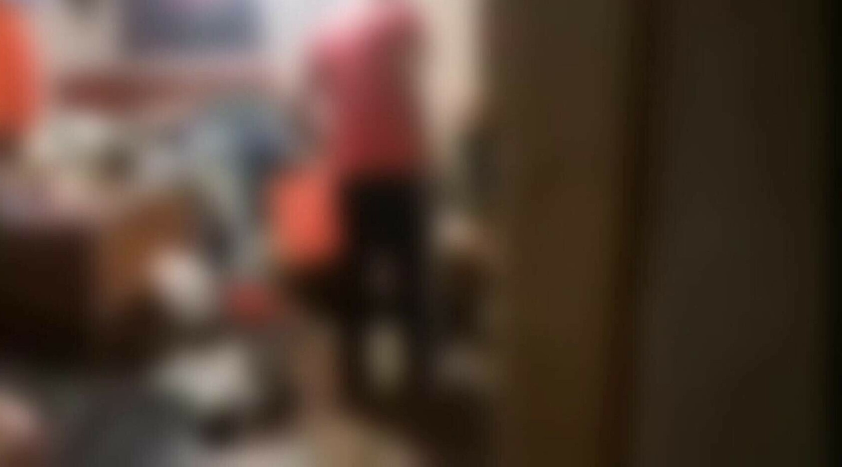 Botoșănean BĂTUT în propria casă de un adolescent de 15 ani: Un amic a postat filmarea pe internet