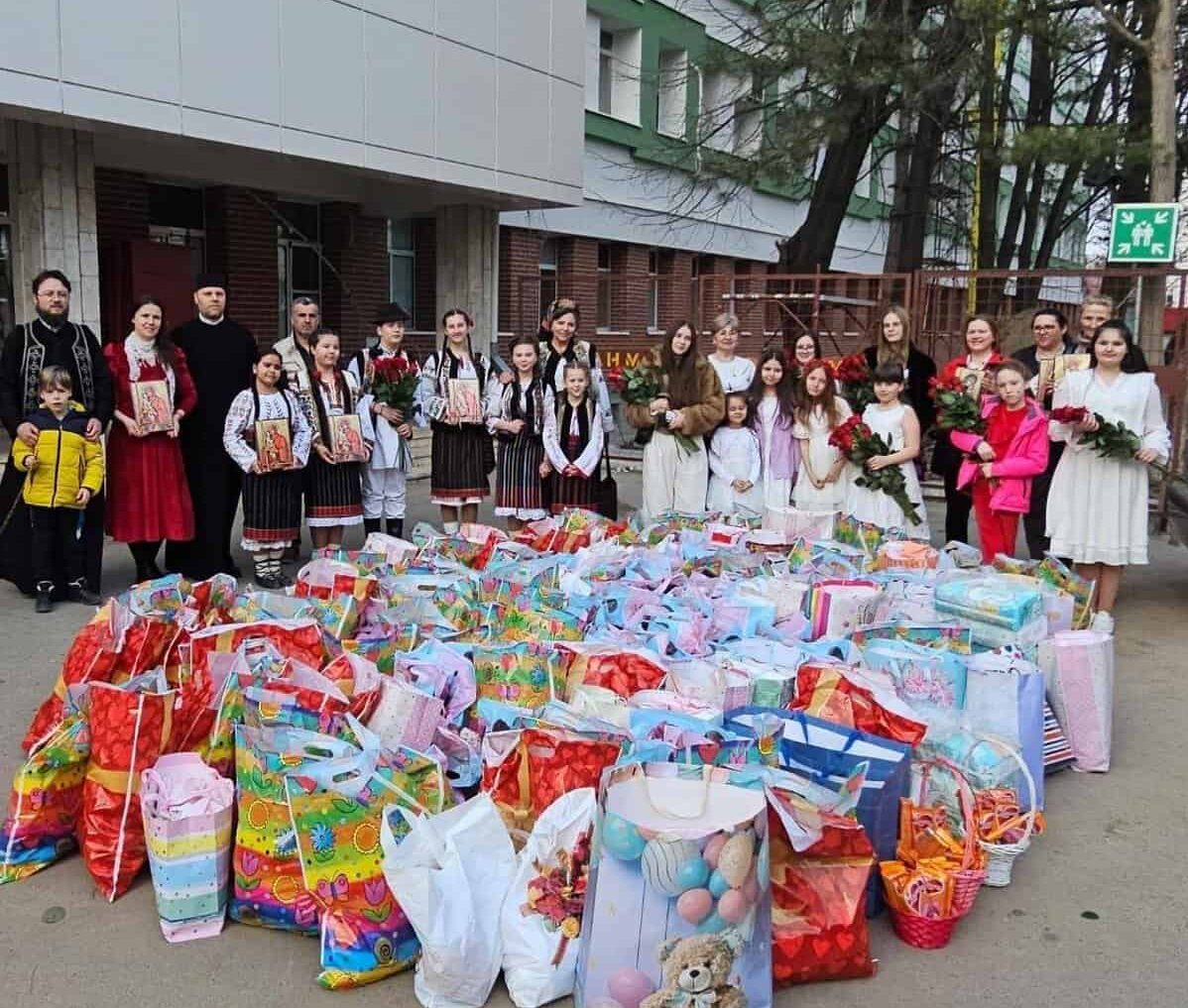 Gest impresionant la Botoșani: mame și copii sprijiniți cu daruri de o parohie din Botoșani 