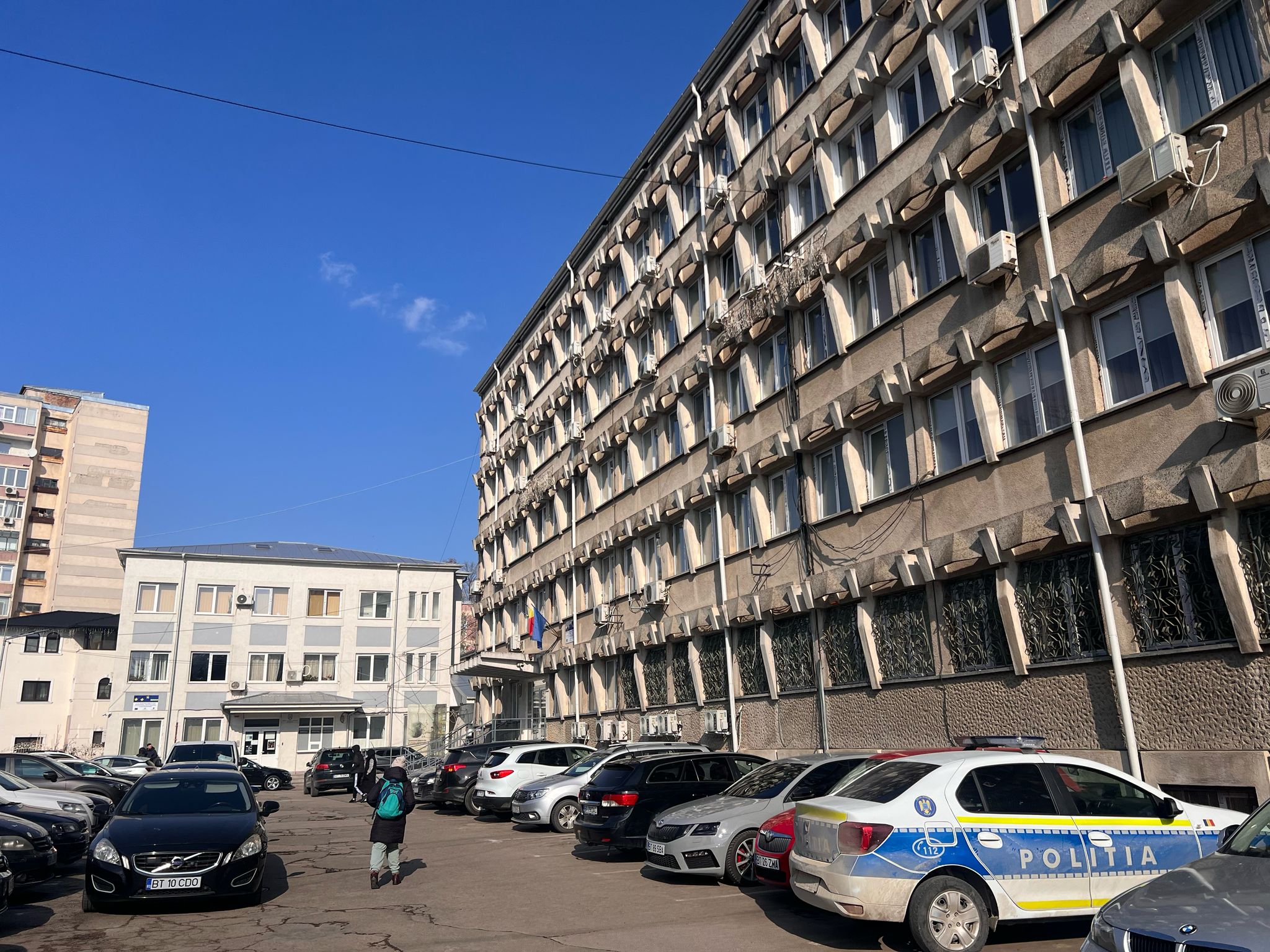 ACUM: Poliția a scos trei botoșăneni captivi într-un apartament din municipiu - LIVE
