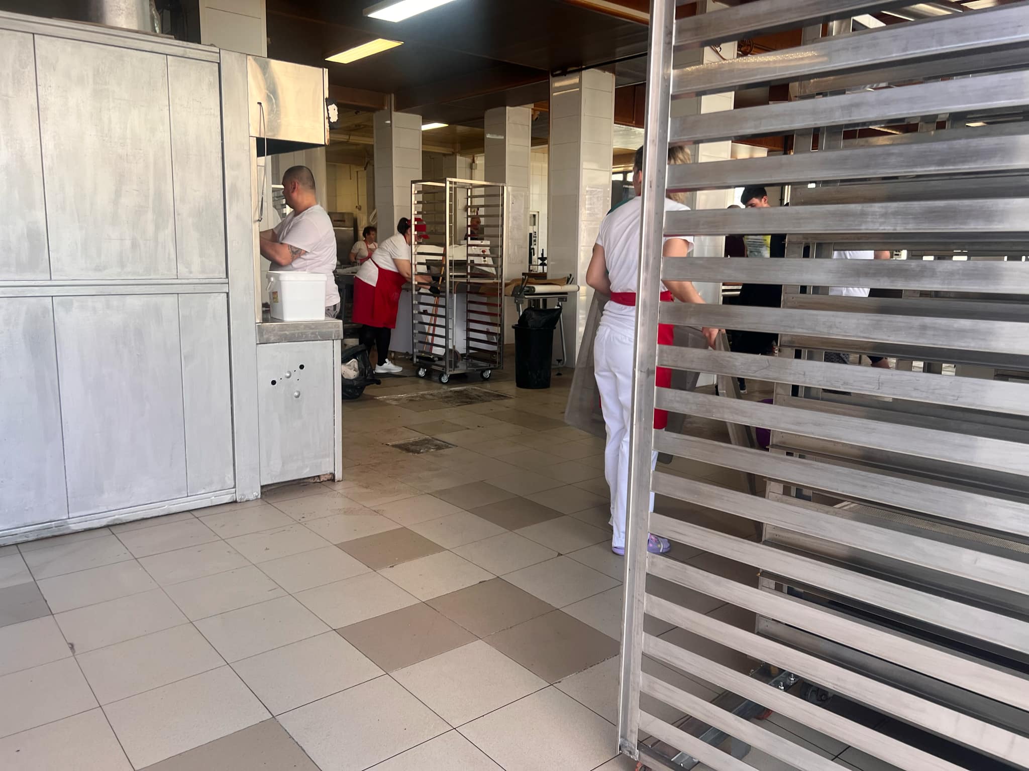 Brutărie din Botoșani închisă de Protecția Consumatorilor: Este ceva „pârjolit” la mijloc?