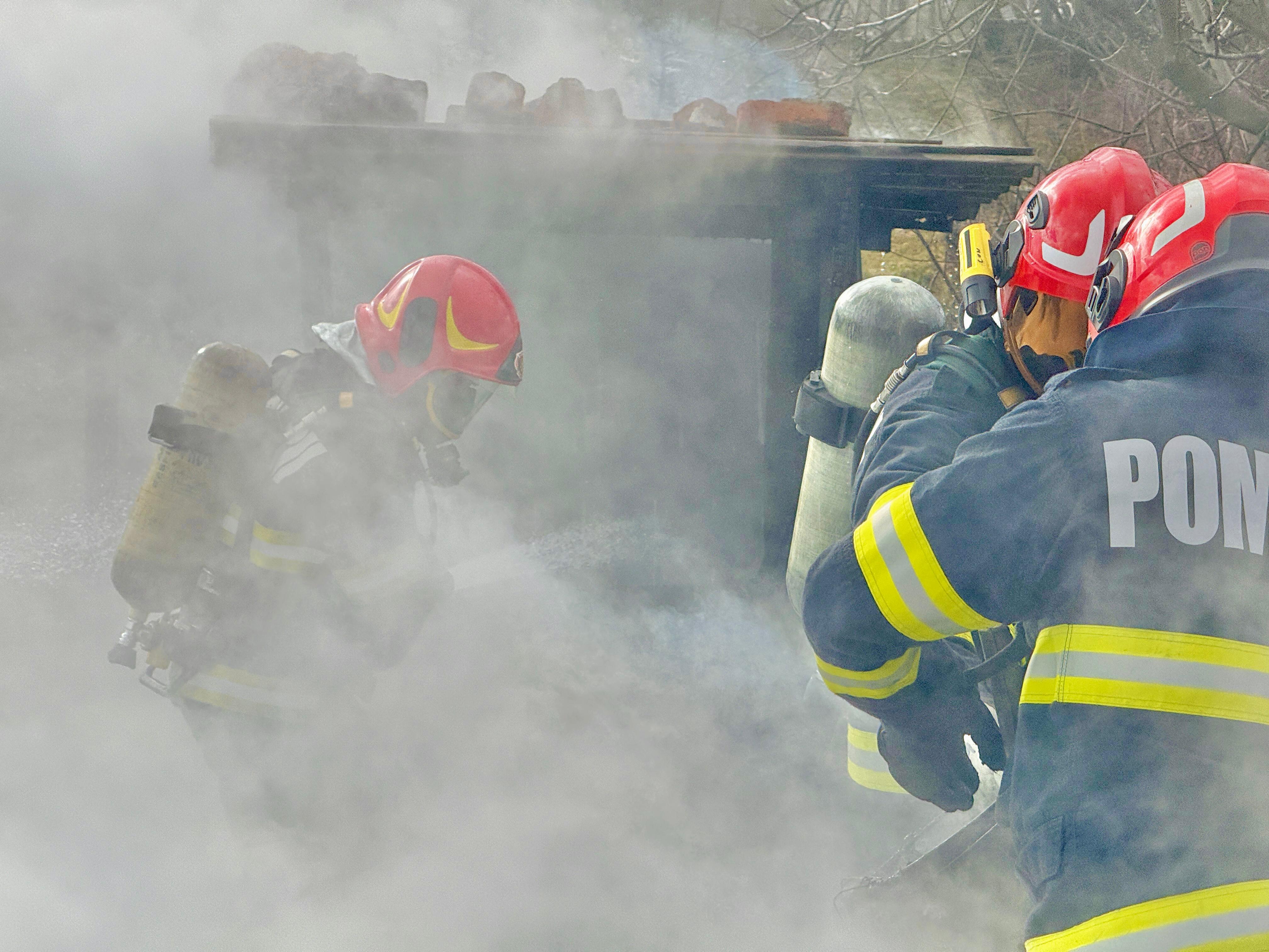 Familii din Botoșani la un pas de nenorocire: Tot mai multe incendii provocate de coșurile de fum necurățate