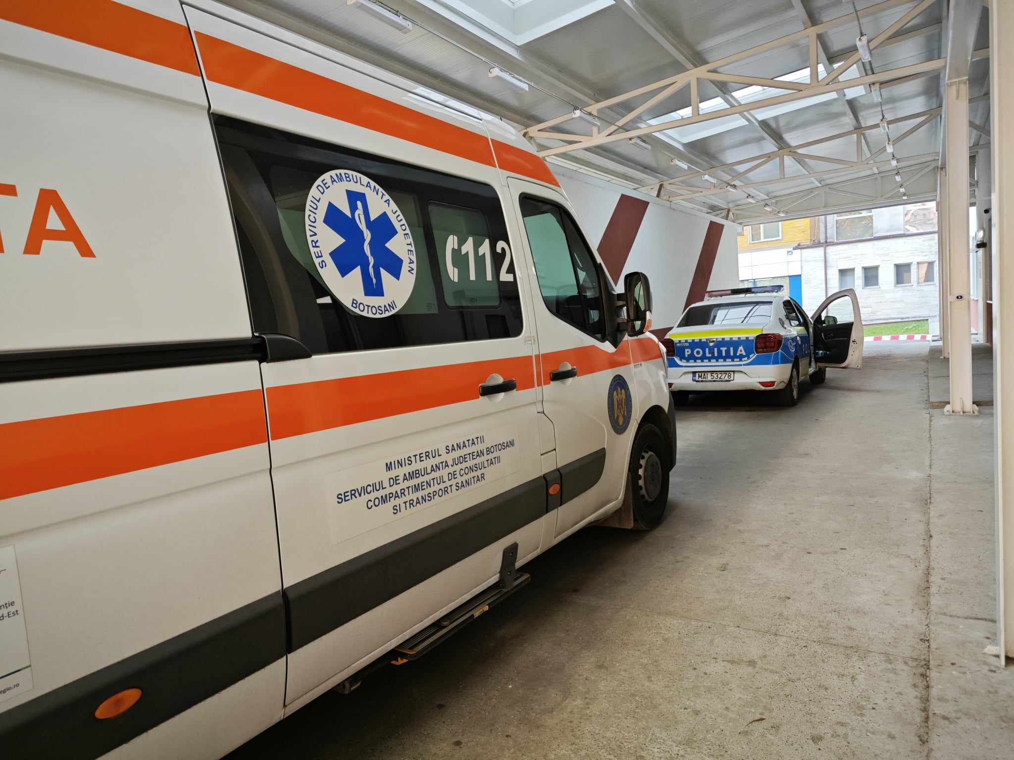 La un pas de o nenorocire: Botoșănean înjunghiat pe câmp dus urgent la spital 