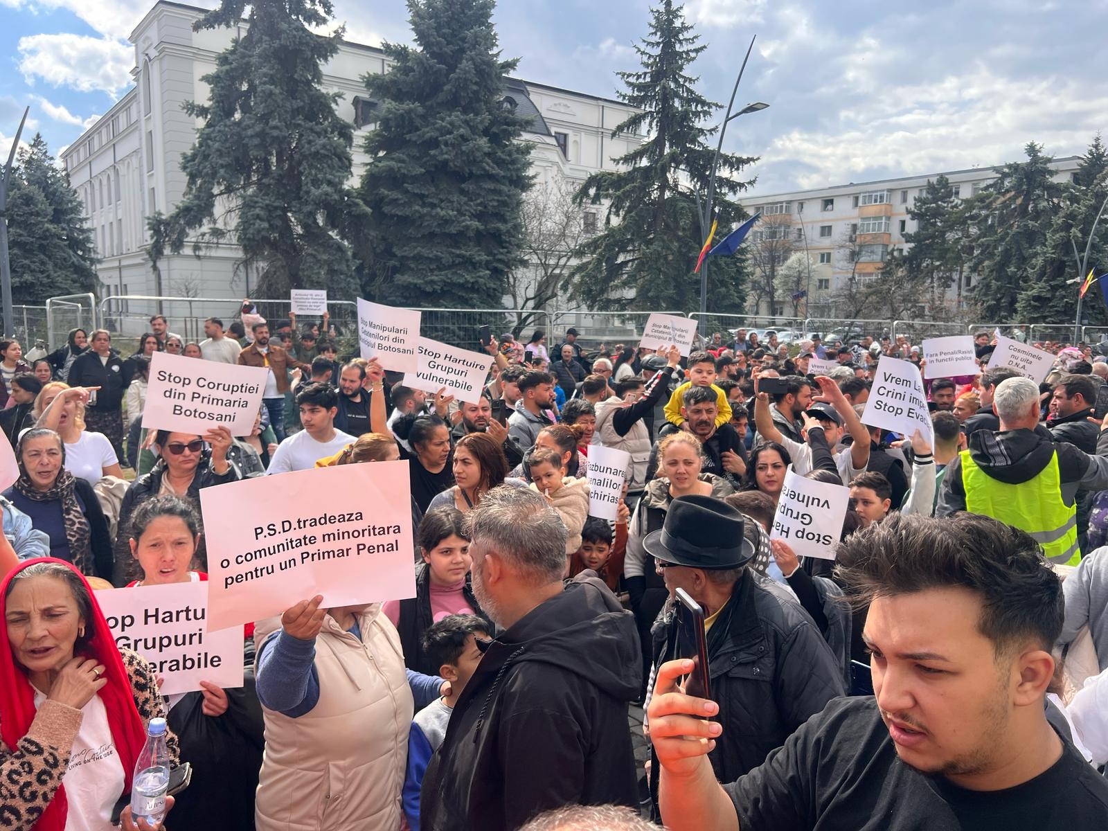 Un ONG al comunității rome a dat Primăria în judecată și solicită ANULAREA regulamentului cu locuințele sociale 