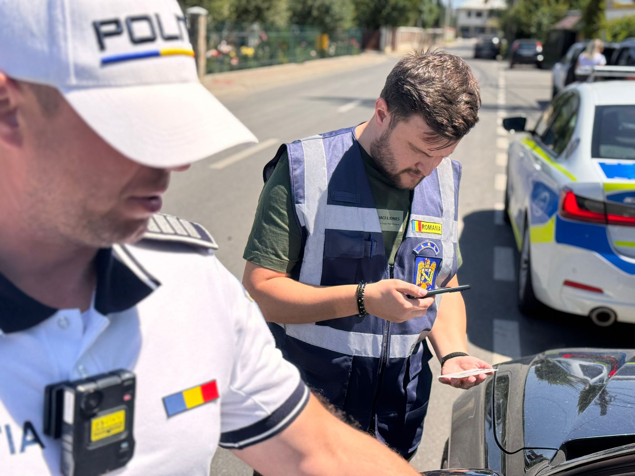 Șapte mașini trase pe dreapta într-o acțiune a polițiștilor de la Imigrări 