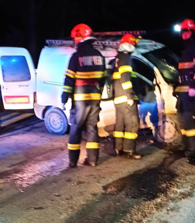 Accident în toiul nopții: Patru persoane transportate de urgență la spital
