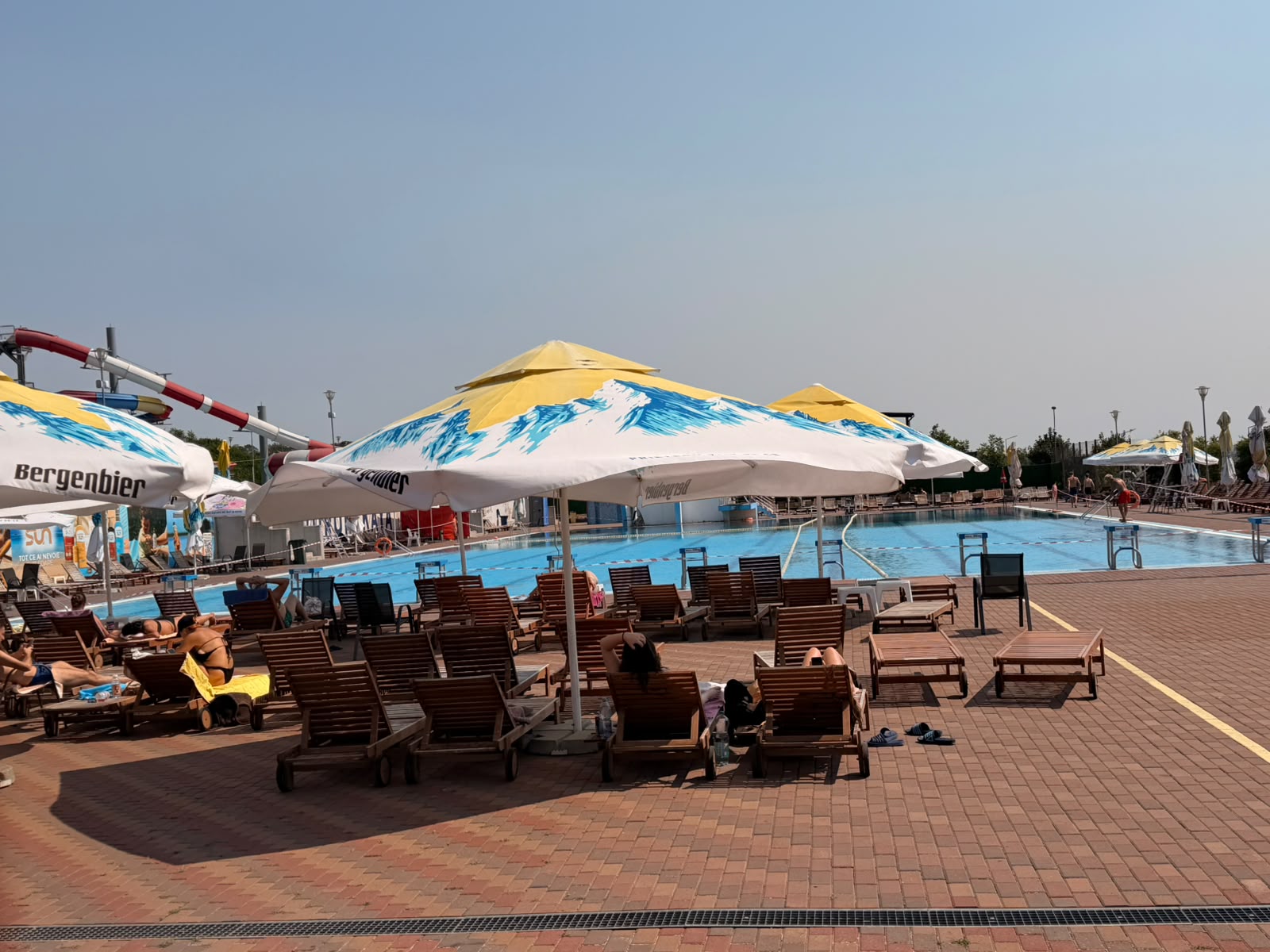 a fost inchisa si piscina exterioara