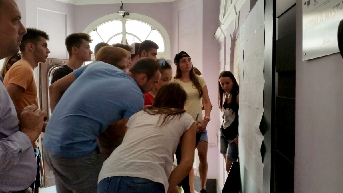 Liceenii, chiar și cei fără bac, așteptați la „Forțele de muncă”