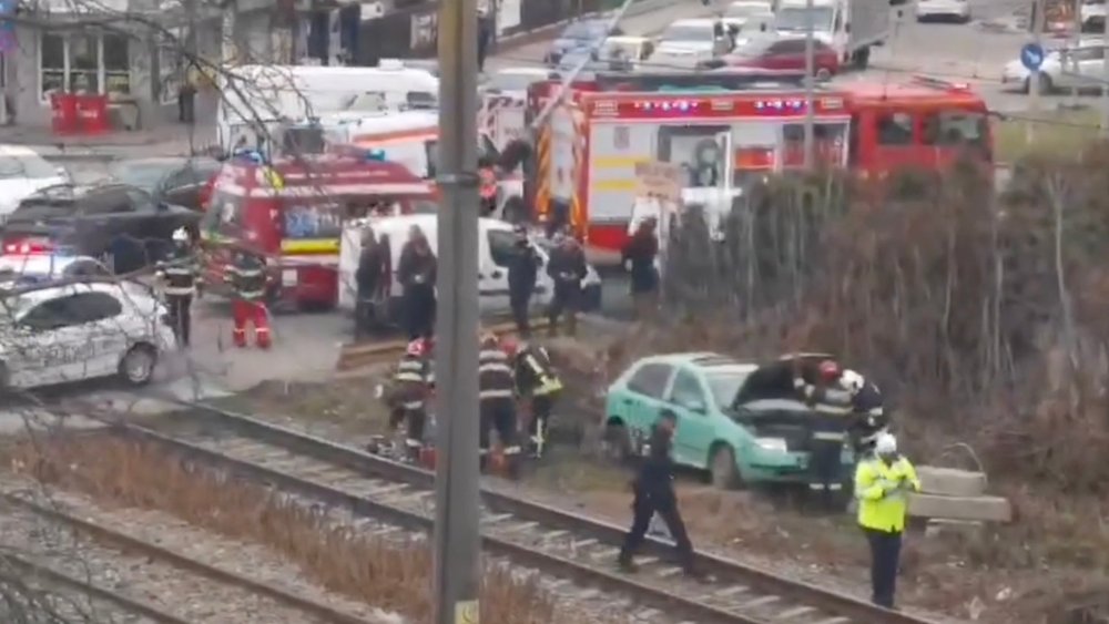TRAGEDIE feroviară: Șofer mort după ce a fost lovit de un tren care urma să ajungă la Botoșani 