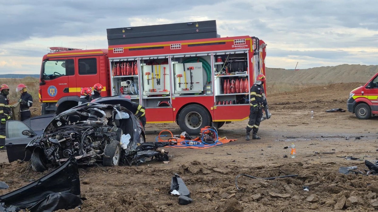 Încă un copilaș s-a stins la spital: Patru morți după ciocnirea dintre un BMW și un camion