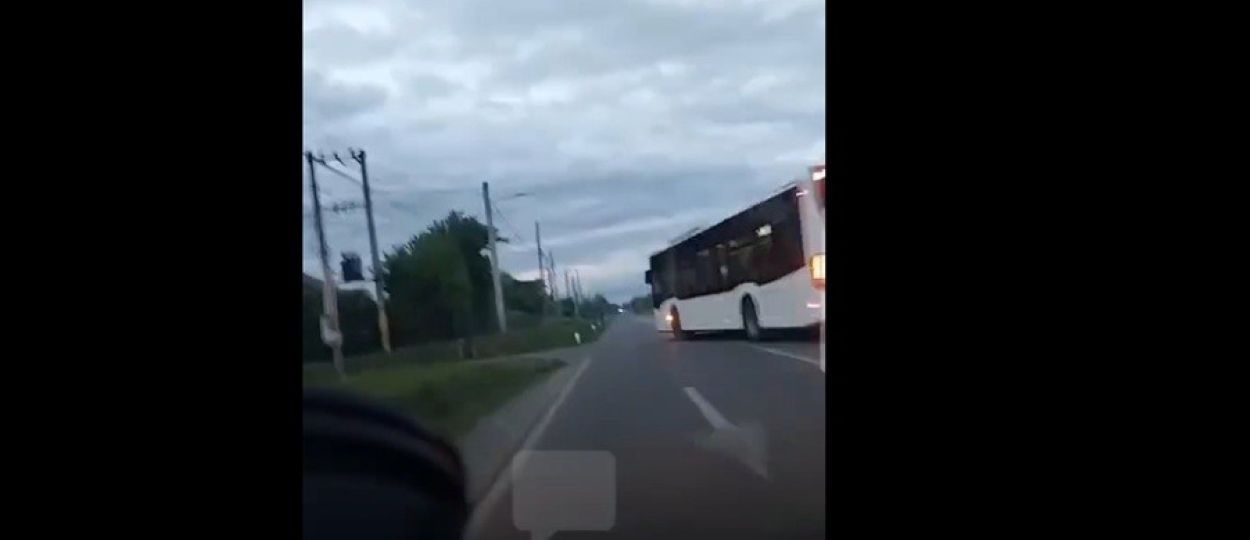 accident cu autobuz si masina transmis live