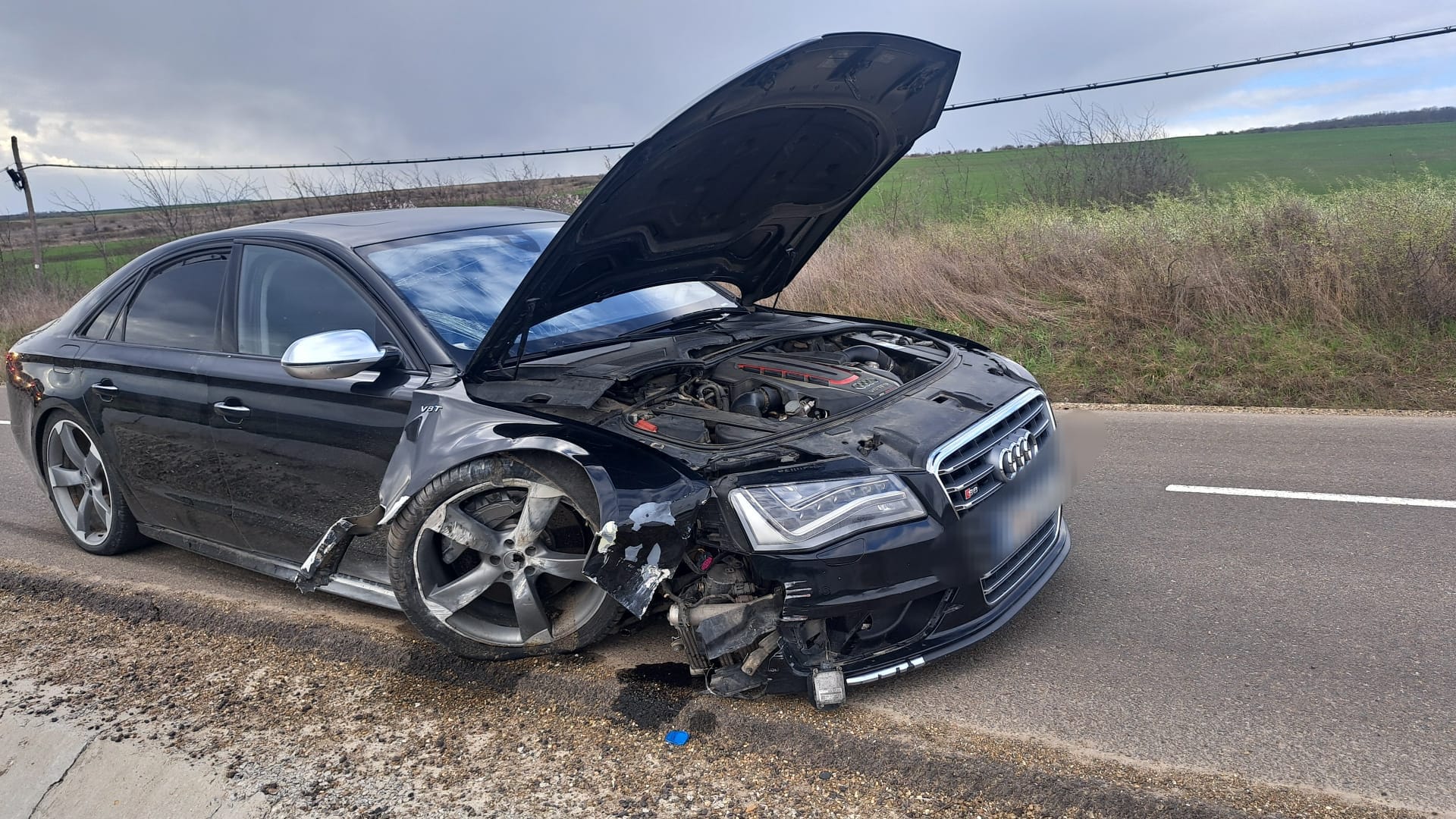 accident cu un AUDI, tanara ranita