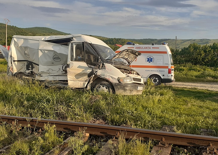 Trafic feroviar suspendat în Botoșani în urma unui accident rutier