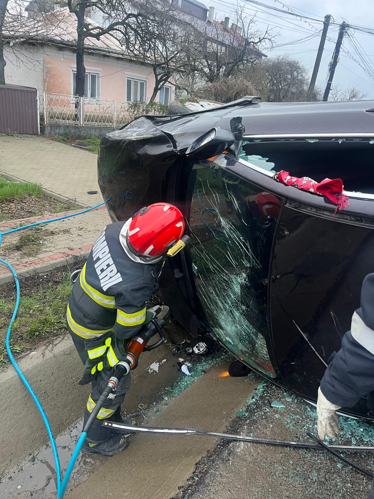 accident frumusica femeie de afaceri