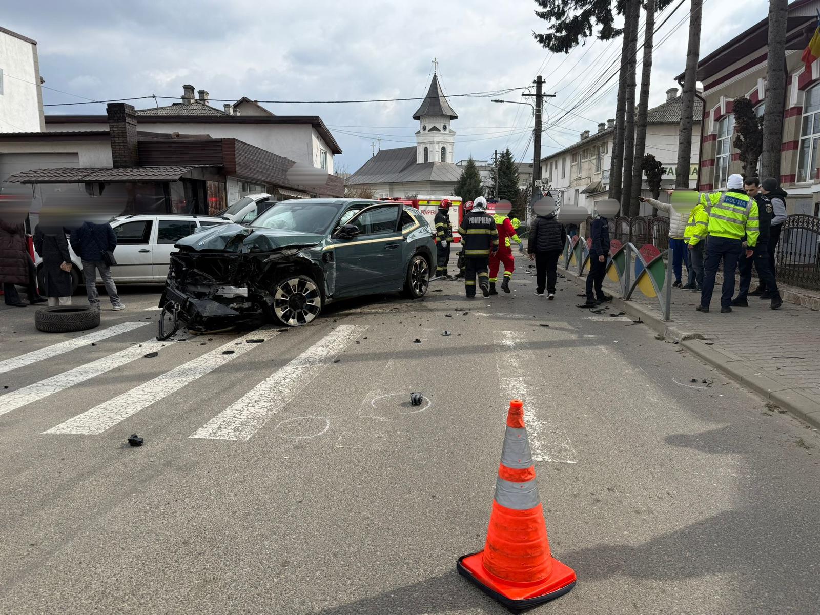 accident cu trei masini, un pieton inconstient