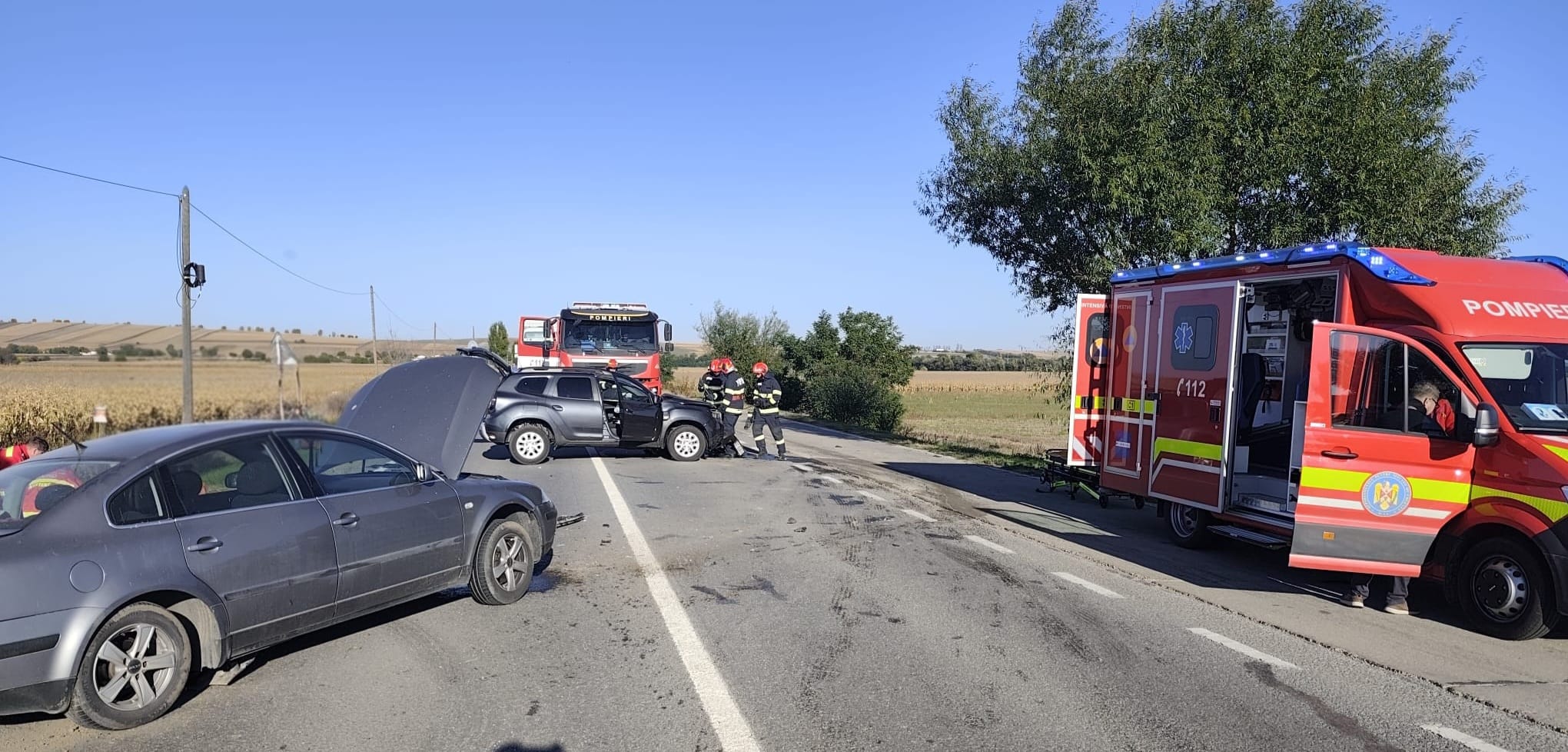 Un tânăr rănit a fost dus urgent la spital după accidentul cu două mașini de la Huțani 