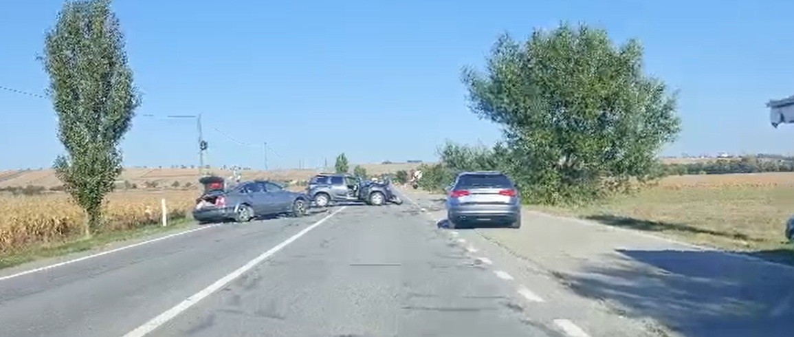 ULTIMĂ ORĂ: Mașini izbite în apropiere de Huțani, salvatorii la fața locului  – VIDEO 