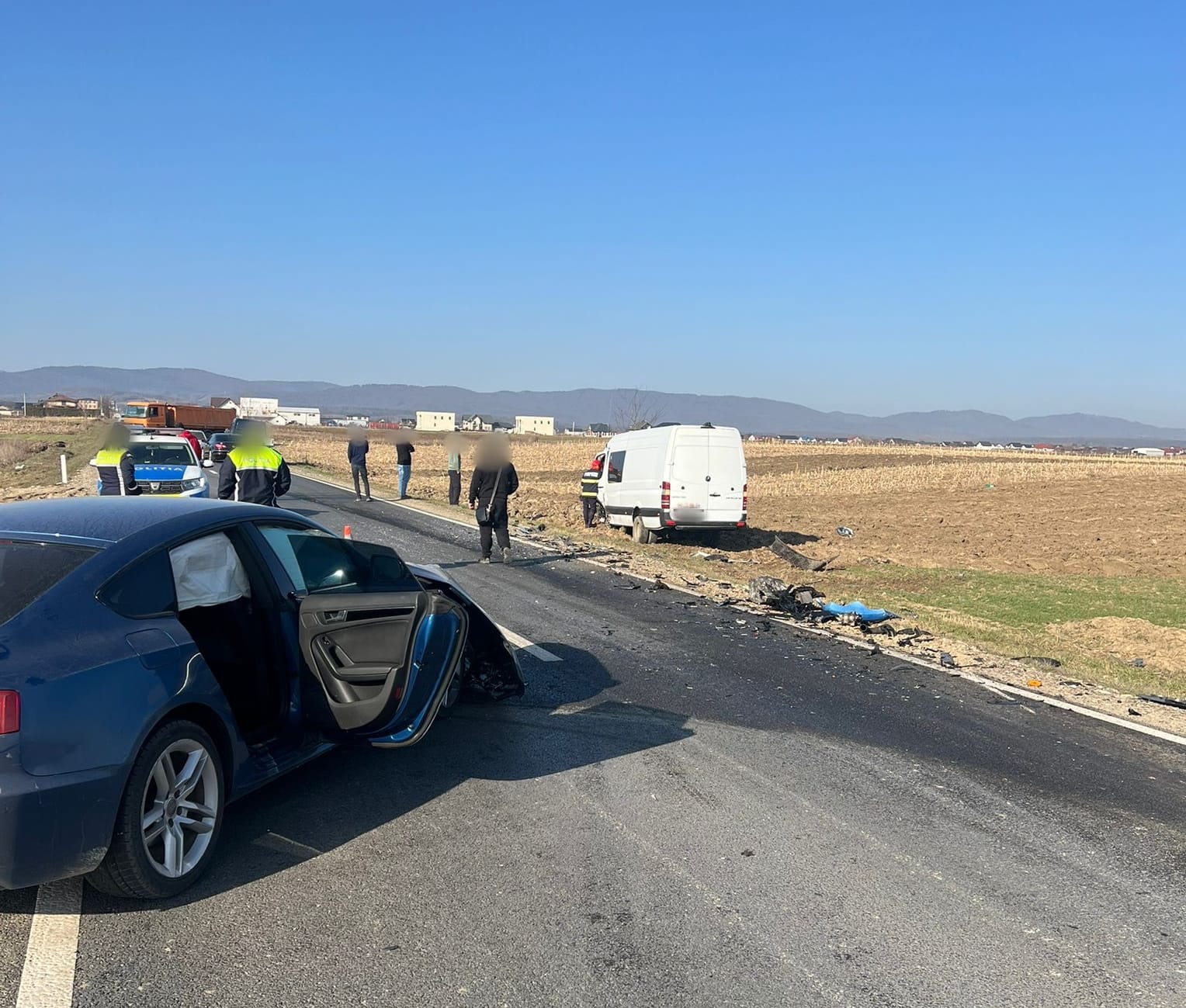 Mașina unui botoșănean izbită în plină: La un pas de nenorocire după o depășire periculoasă 