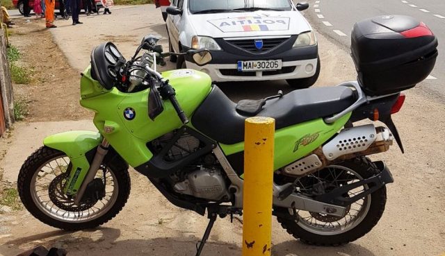 Fără acte și cu număr fals: Motociclist de 18 ani tras pe dreapta la Ștefănești