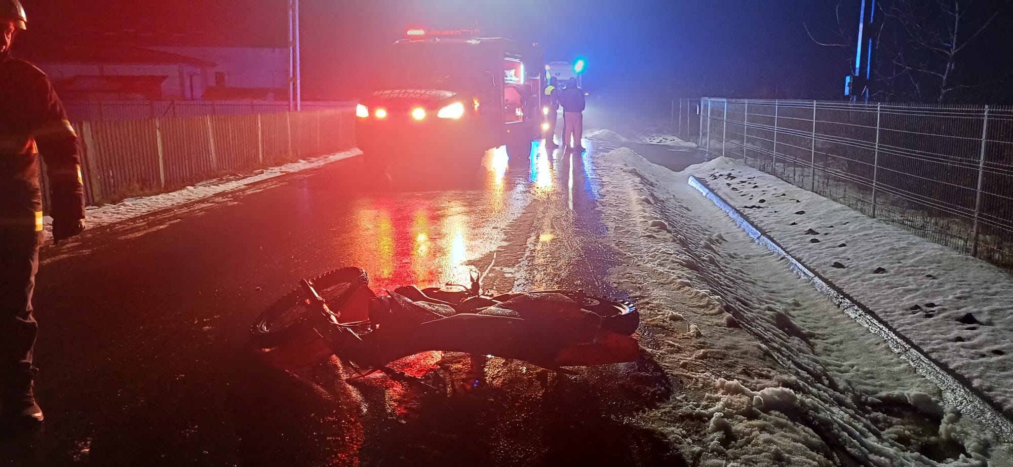 Adolescent resuscitat pe șosea după un accident la miezul nopții 