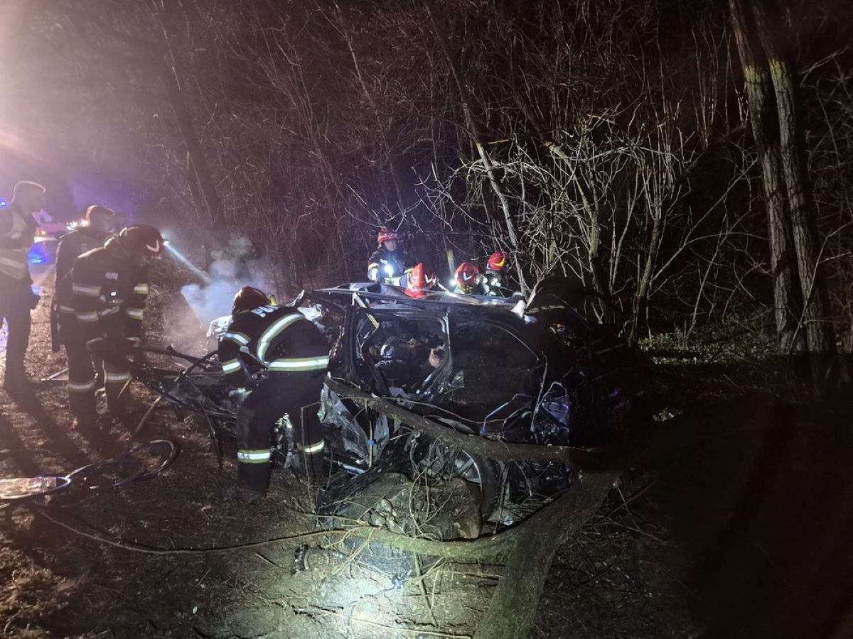 Bebeluș salvat, părinții au murit: Coincidența macabră de la carnagiul de pe șosea