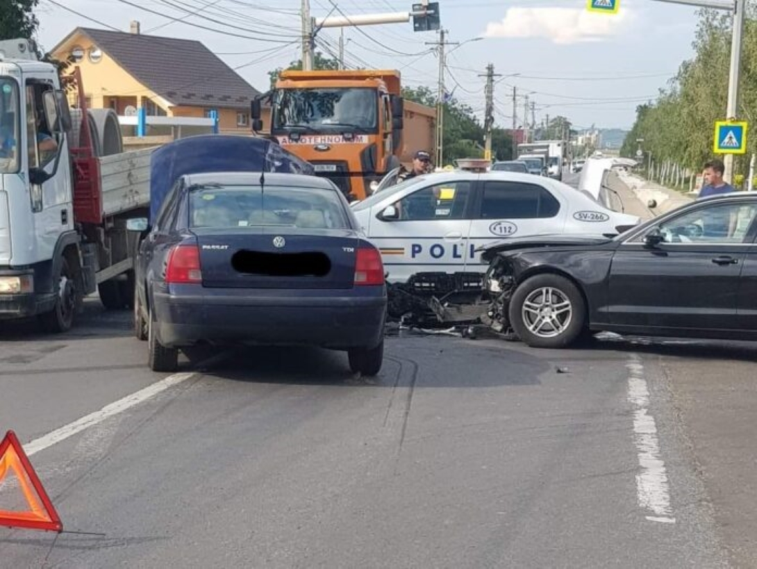 Doi șoferi din Botoșani, implicați într-un accident rutier la Dumbrăveni: O femeie a ajuns la spital