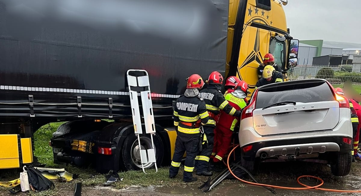 Două surori în stare critică, mama lor înmormântată: Noi vești de la spital după accidentul de TIR   