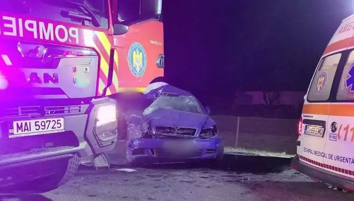 Accident de groază între două mașini și un TIR: Un tată și fetița lui de trei ani au murit în brațele medicilor