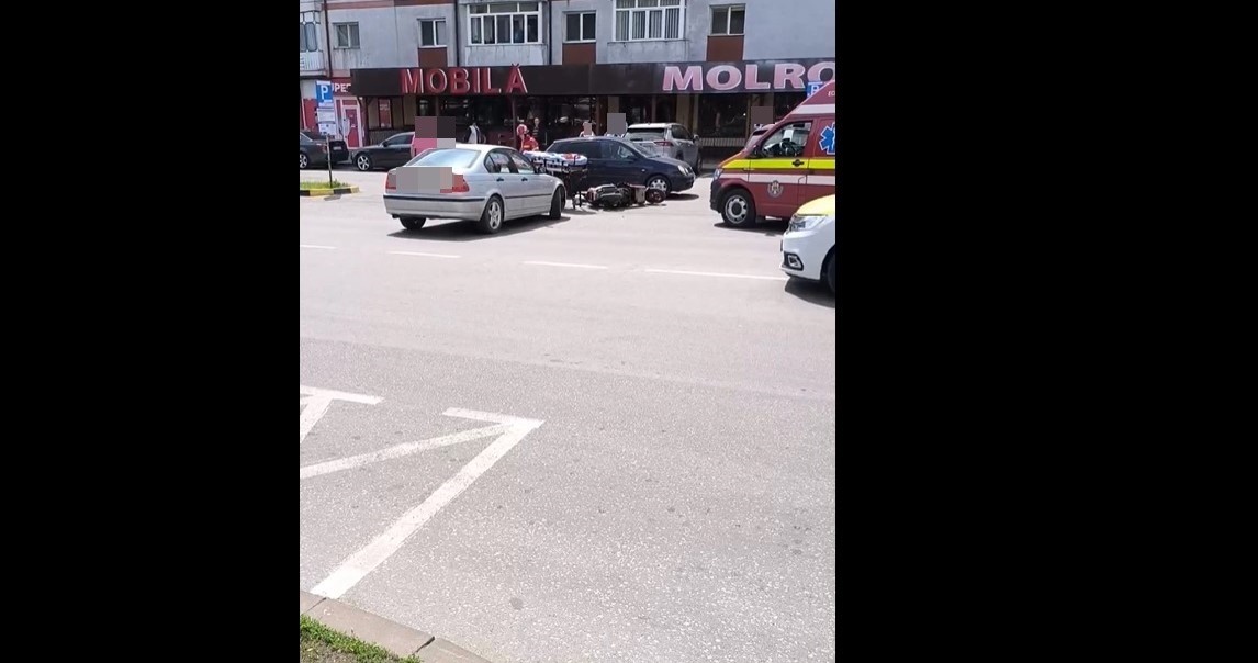 Scuterist de 74 de ani lovit de un BMW pe strada Primăverii