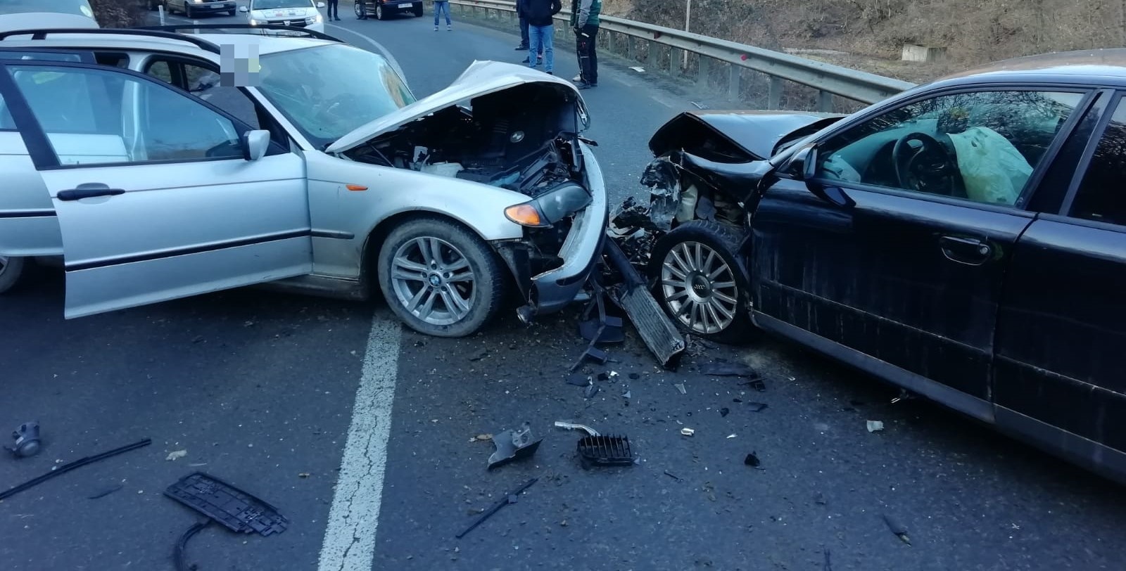 Două mașini s-au izbit din vina unui șofer pericol public