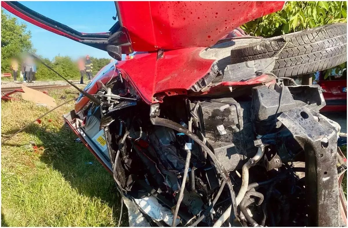 Ciocnire fatală: Un mort și doi răniți după un accident cumplit în această dimineață