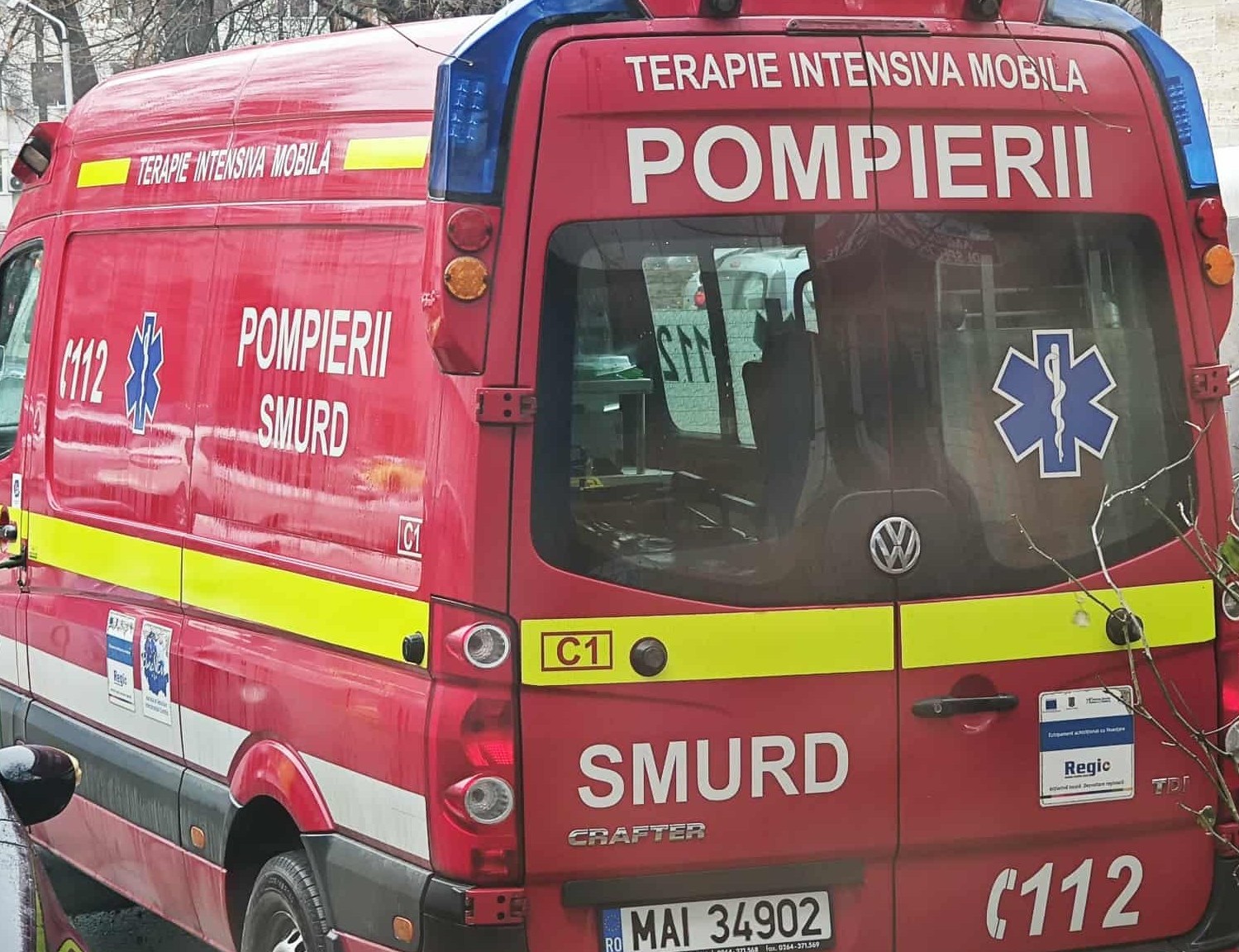 Femeie lovită în plin de o șoferiță în parcarea unui hipermarket 