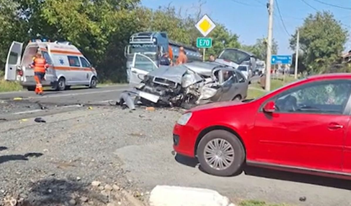 Bărbat mort sub ochii soției: Mașina în care se aflau a intrat într-un TIR – VIDEO 