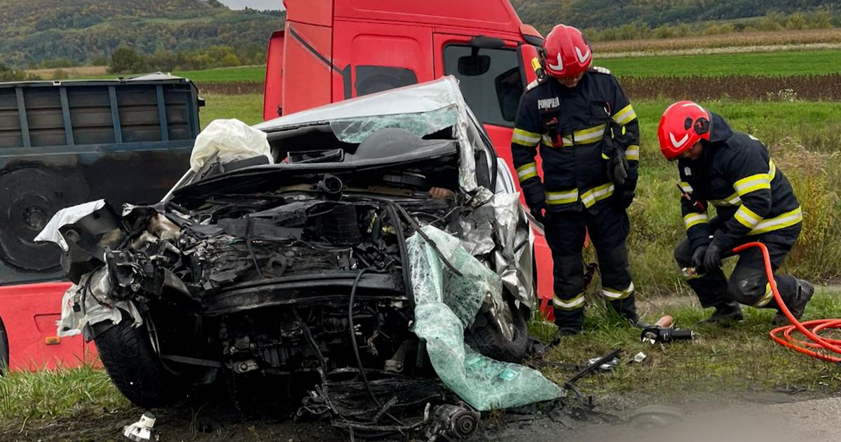 Destin frânt prea devreme: Doi tineri spulberați de TIR în drum spre facultate