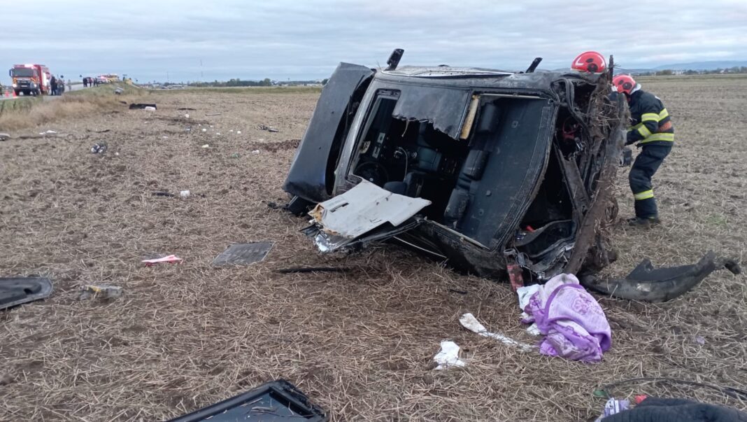 Un șofer care a omorât cu mașina o femeie a fost adus în cătușe la Botoșani 