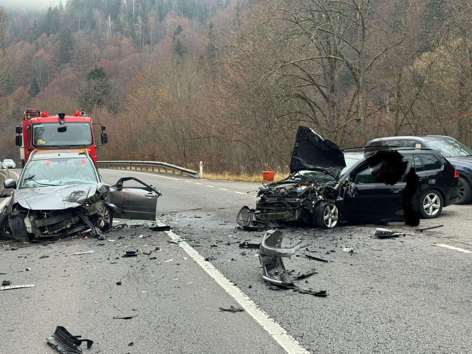 Accident grav: Șase persoane rănite, printre care o fetiță de 3 ani