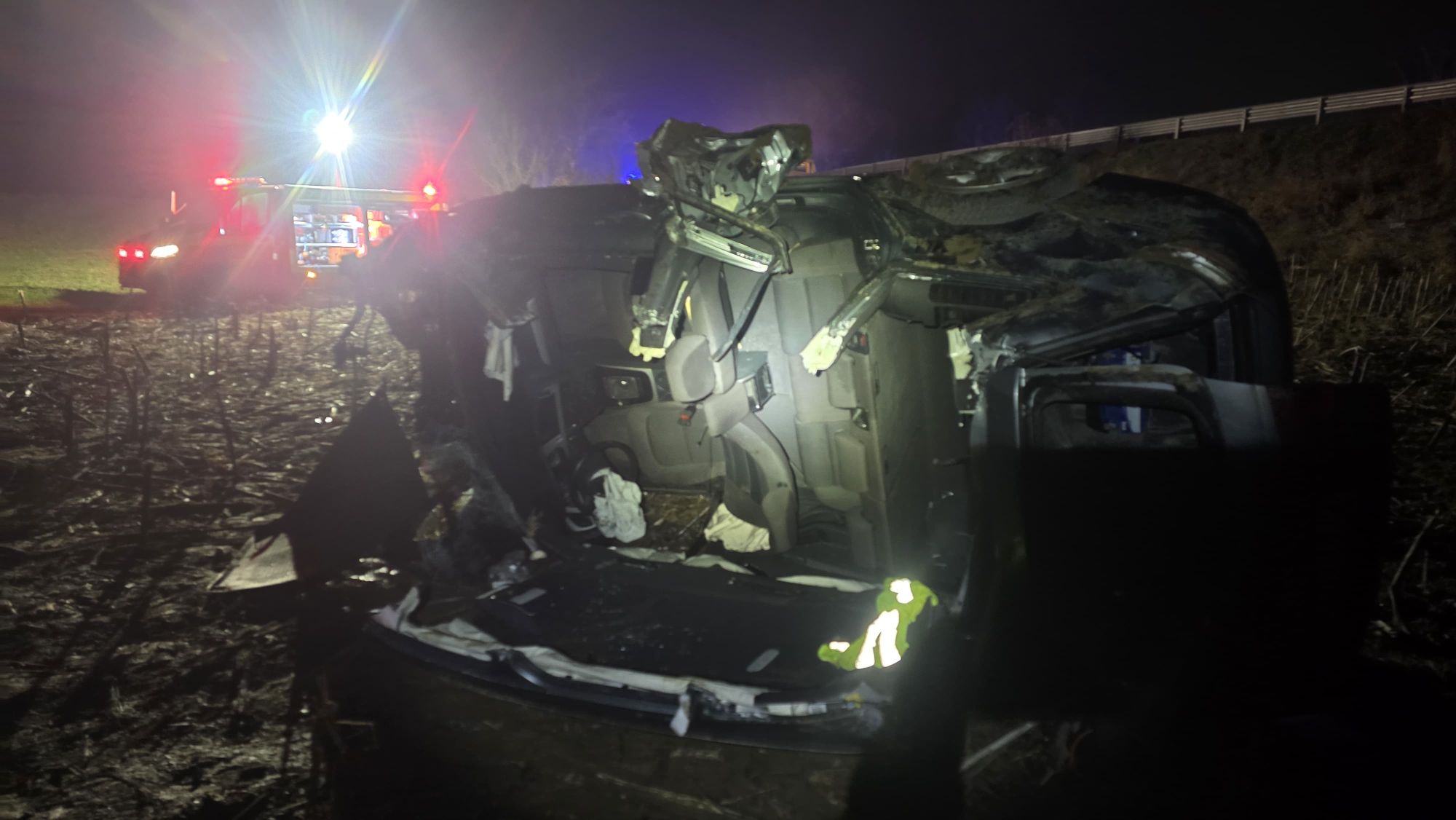 Tânăr din Botoșani scos inconștient din mașină de pompieri, s-a izbit într-un parapet și s-a răsturnat 