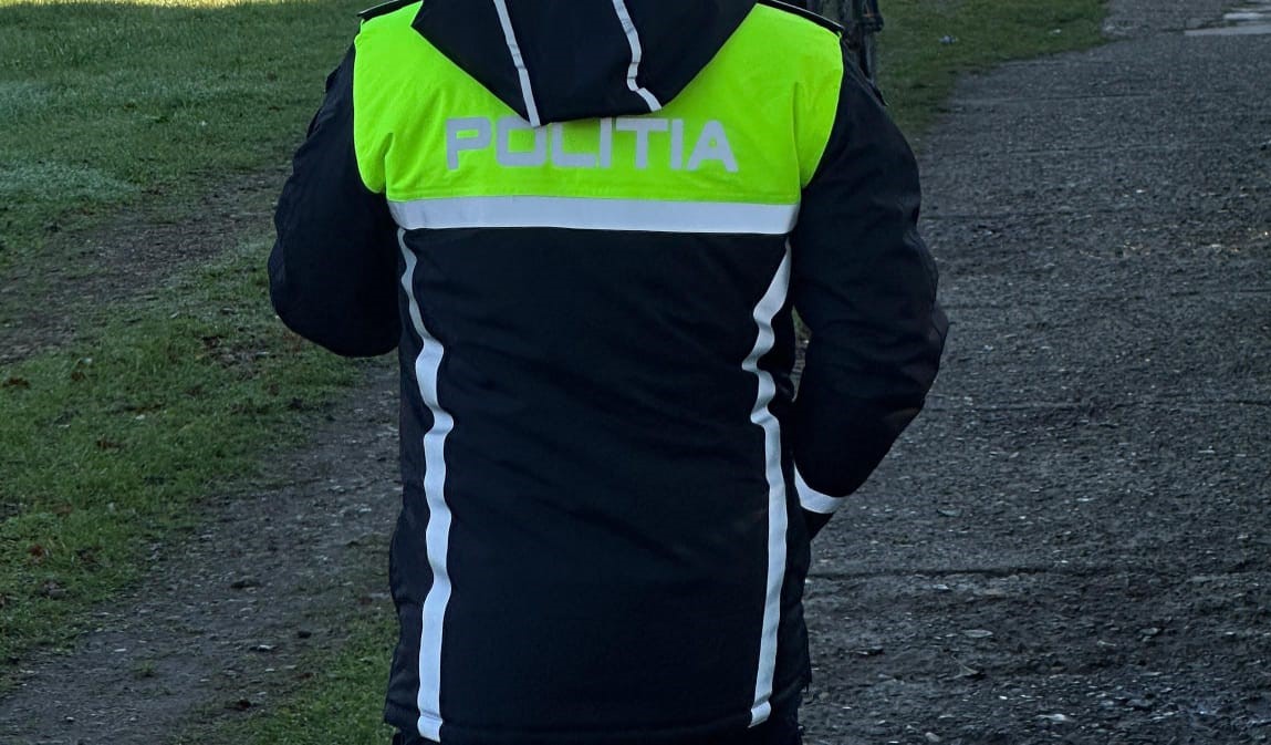 Șoferi, vânzători și paznici verificați de polițiști în apropierea unui liceu: Un elev a fost prins chiulind