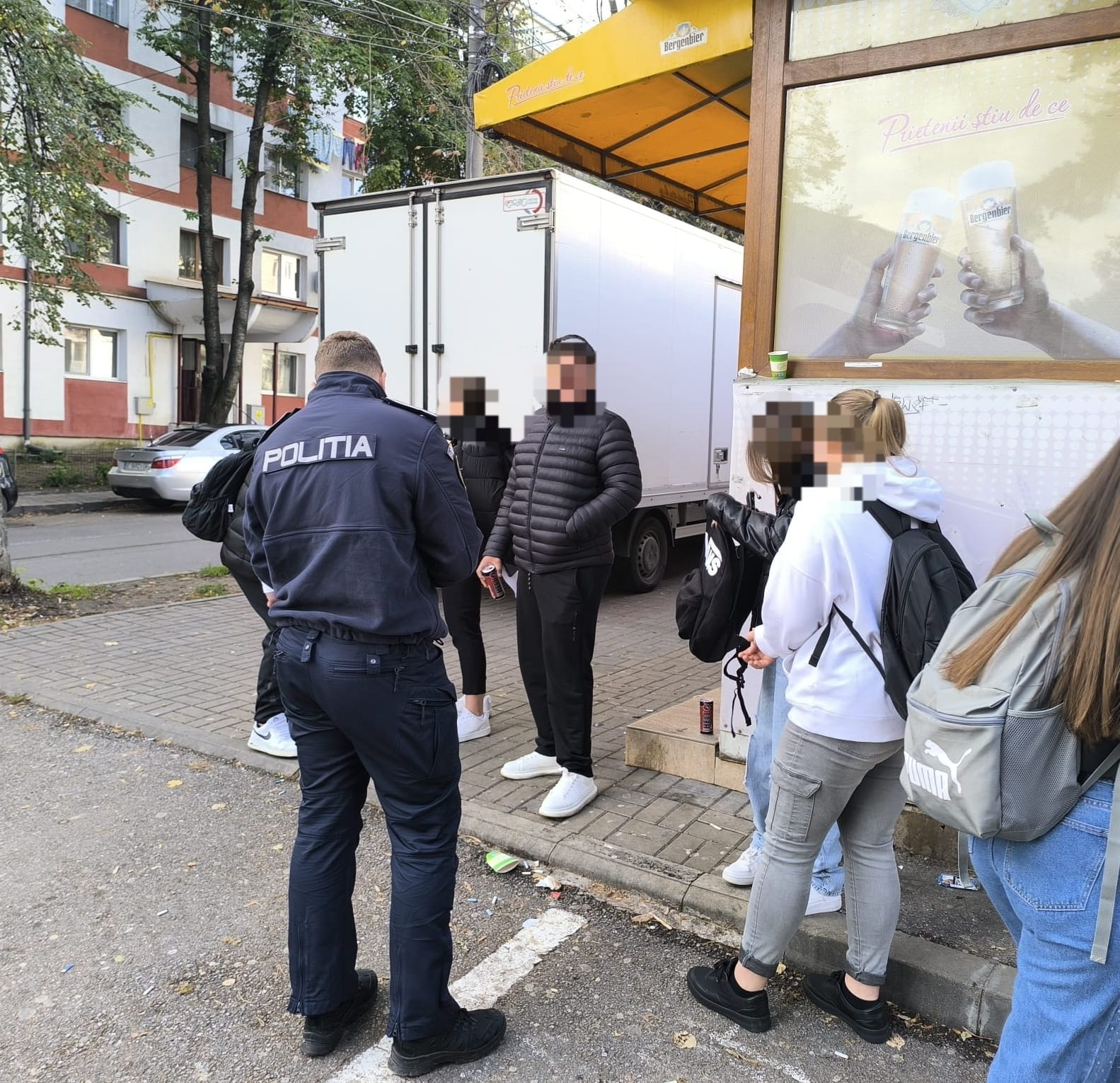 Polițiștii au „descins” în zona școlilor din Botoșani