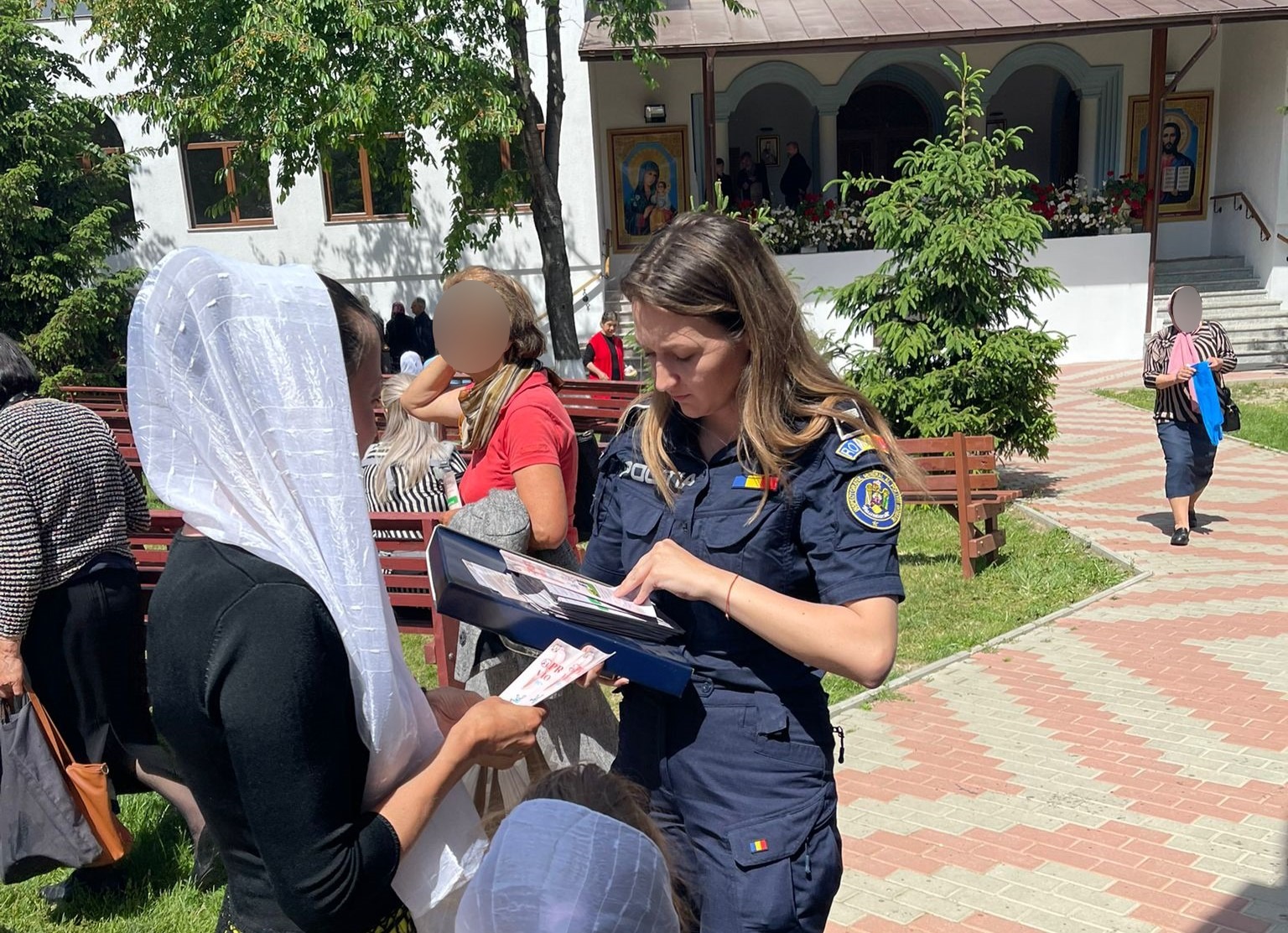 Polițiștii botoșăneni, acțiune preventivă organizată la o biserică din municipiu