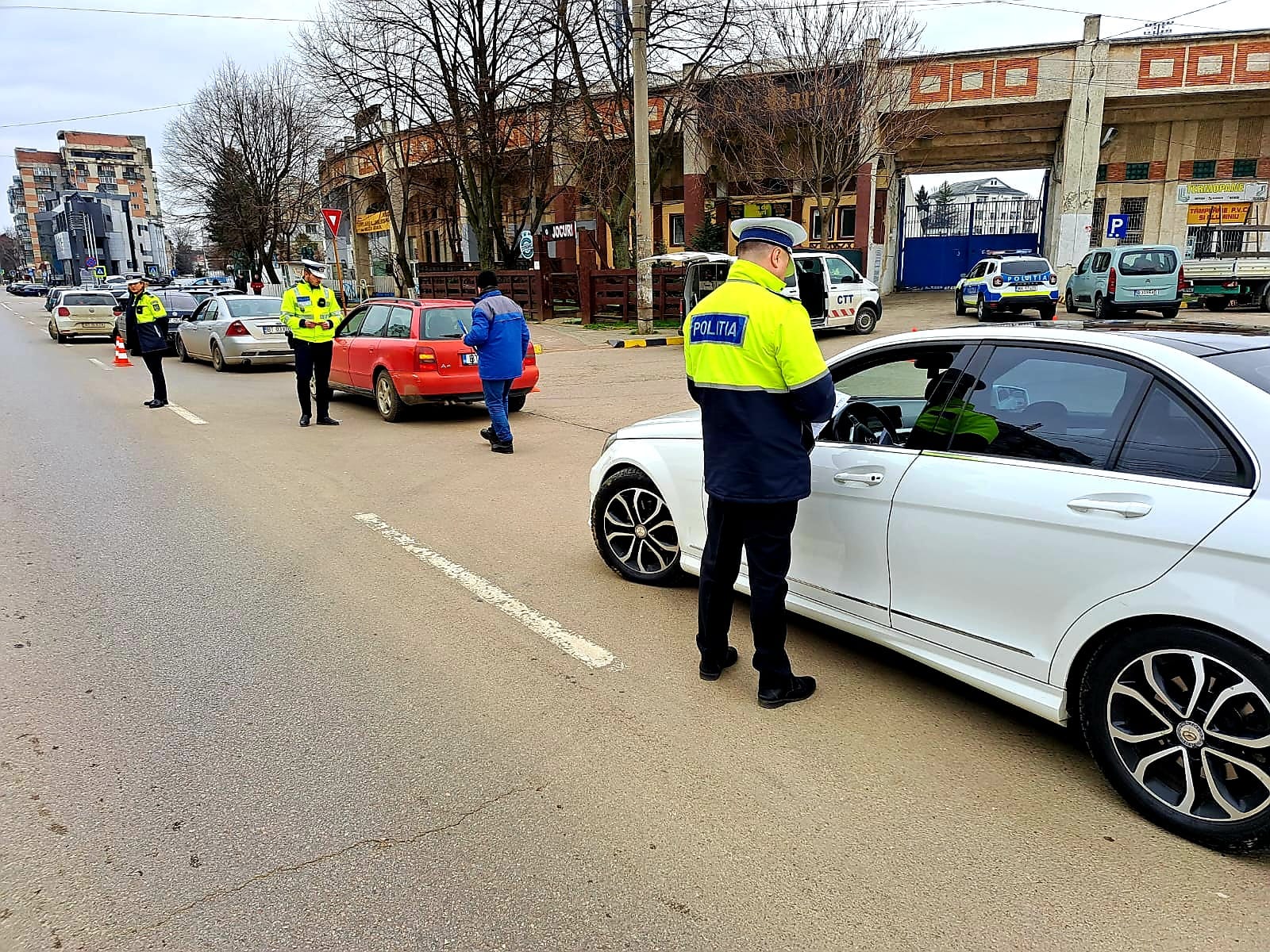 Acțiune a polițiștilor și reprezentanților RAR în municipiul Botoșani: Sute de mașini au fost trase pe dreapta