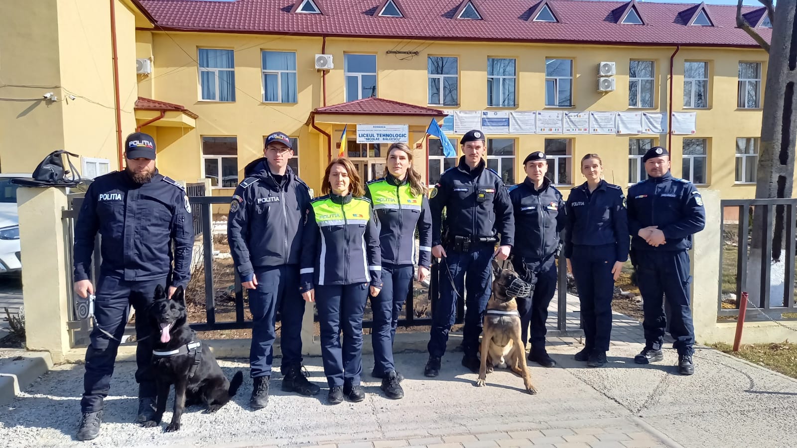 Polițiștii s-au întâlnit cu mii de elevi din școlile botoșănene 